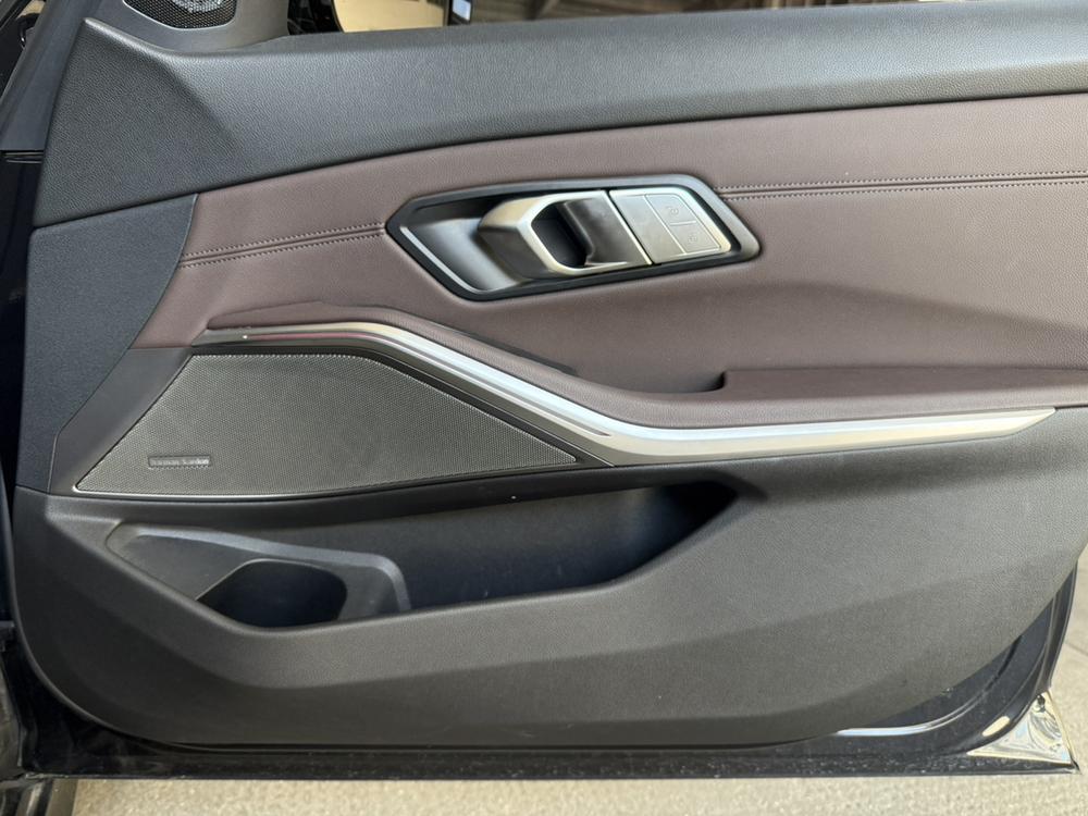 BMW 3 Series 2019 car image #11