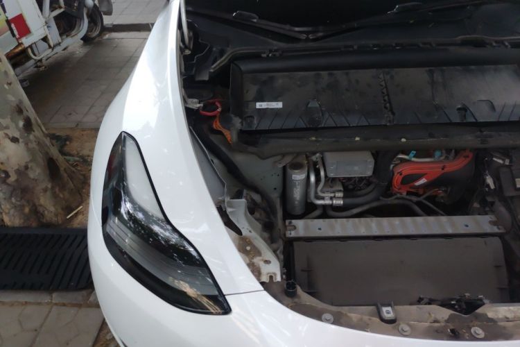 Tesla Model Y 2021 car image #28