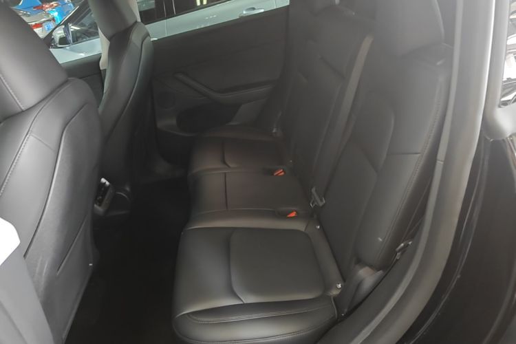 Tesla Model Y 2023 car image #17