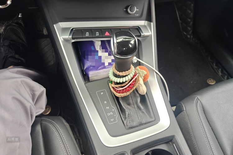 Audi Q3 2019 car image #16