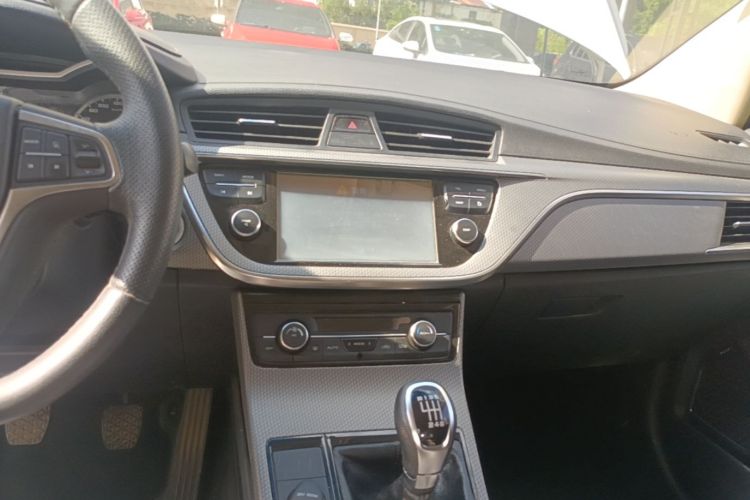 GEELY Emgrand GS 2016 car image #13