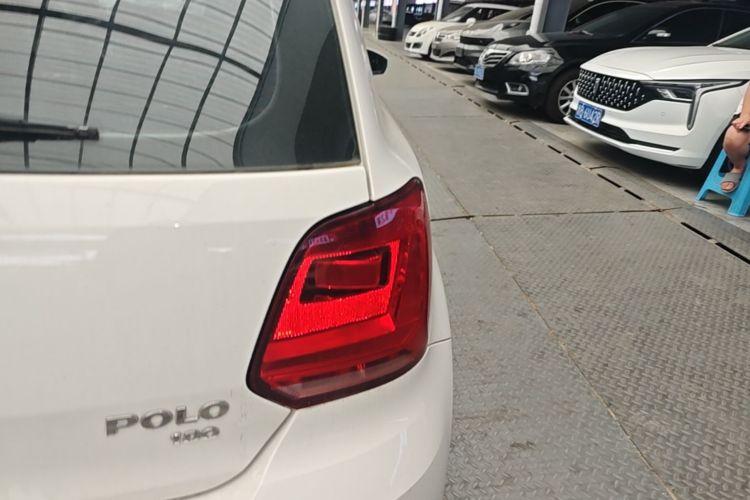 Volkswagen Polo 2016 car image #8
