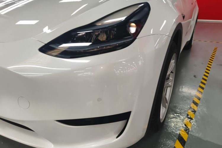 Tesla Model Y 2022 car image #23