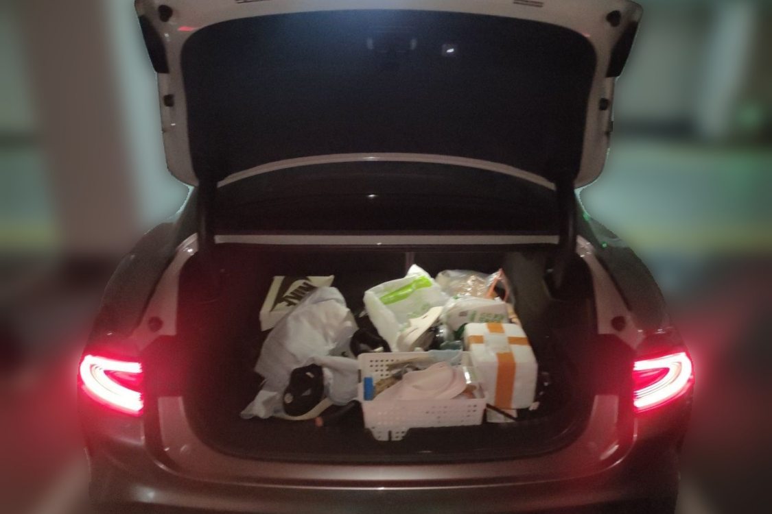 MI SU7 2024 immagine di auto #8