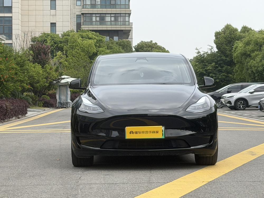 Tesla Model Y 2023 #2 Tesla Model Y 2023 car image #2