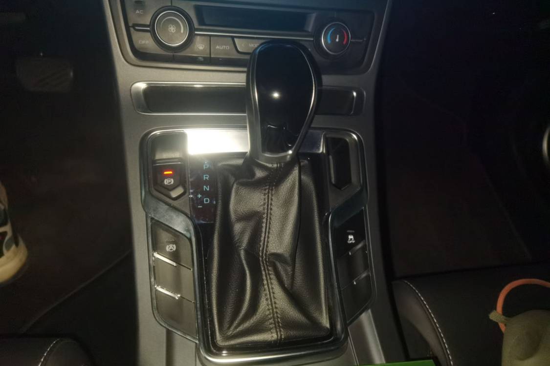 GEELY Emgrand 2020 #27 GEELY Emgrand 2020 صورة سيارة #27