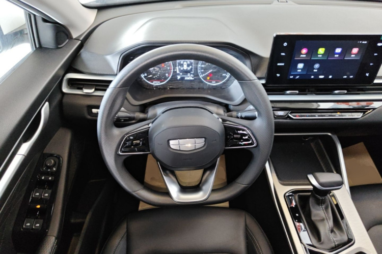 GEELY Emgrand 2025 image de voiture #11