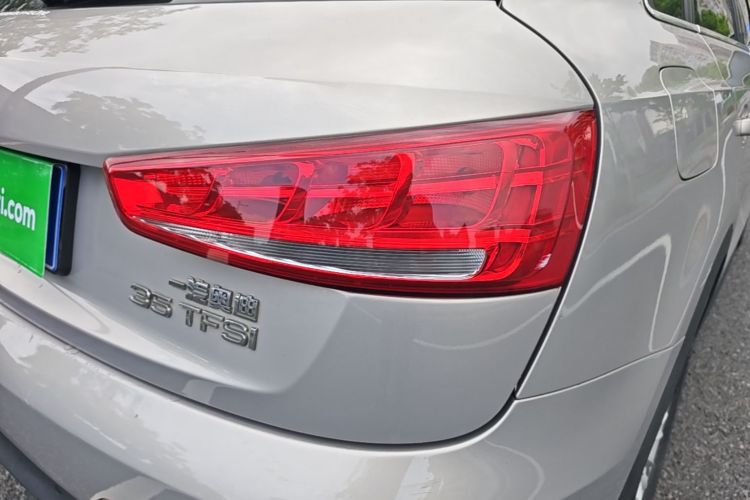 Audi Q3 2015 car image #8