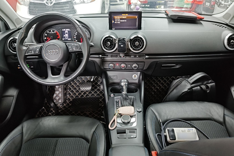 Audi A3 2018 car image #10