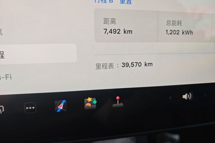 Tesla Model Y 2022 #8 Tesla Model Y 2022 car image #8