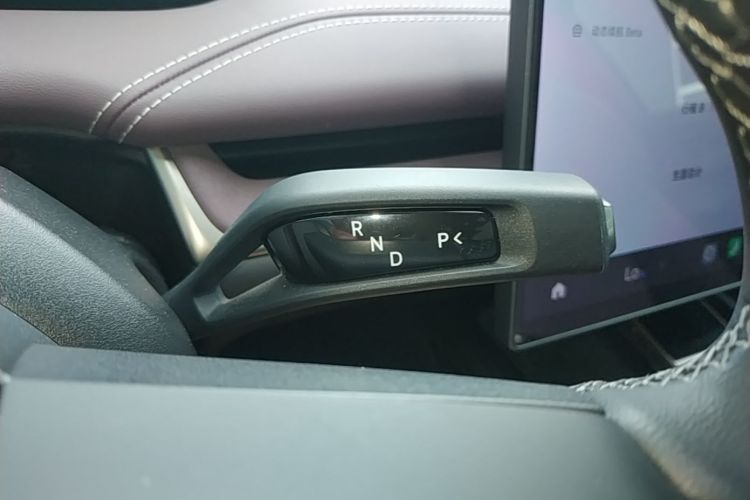 MI SU7 2025 immagine di auto #18