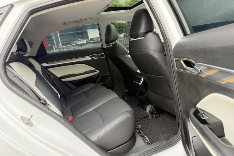 GEELY Emgrand L 2023 #15 GEELY Emgrand L 2023 car image #15