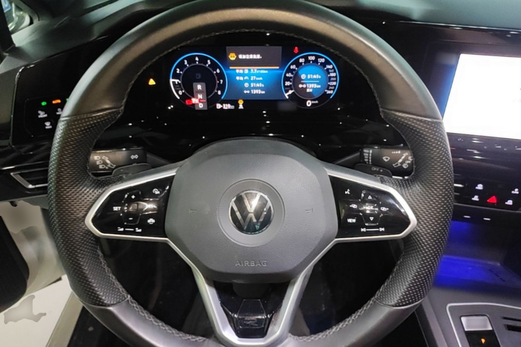 Volkswagen Golf 2024 car image #11
