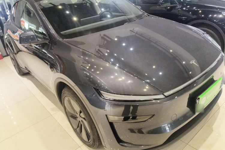 Tesla Model Y 2025 #4 Tesla Model Y 2025 car image #4