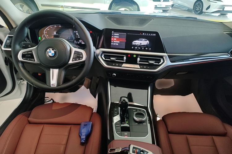 BMW 3 Series 2021 car image #10