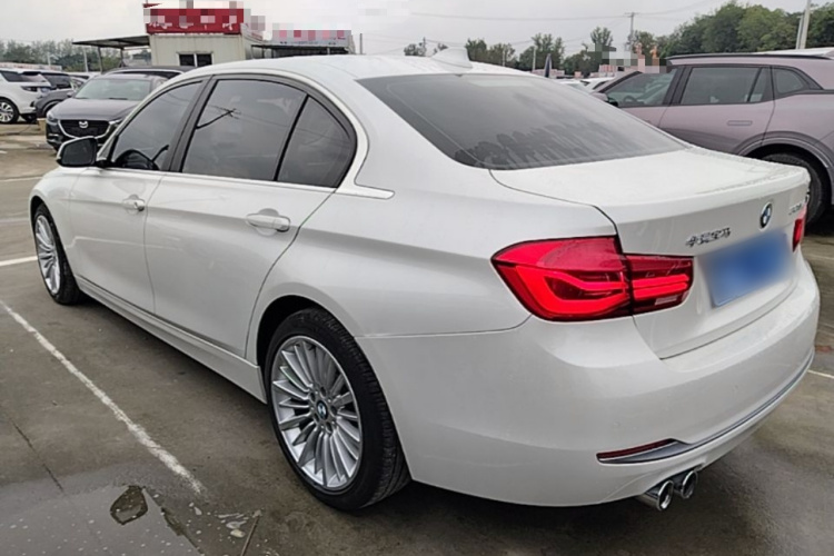 BMW 3 Series 2018 صورة سيارة #5