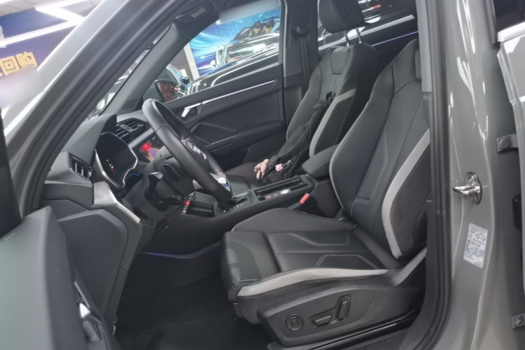 Audi Q3 2025 car image #15