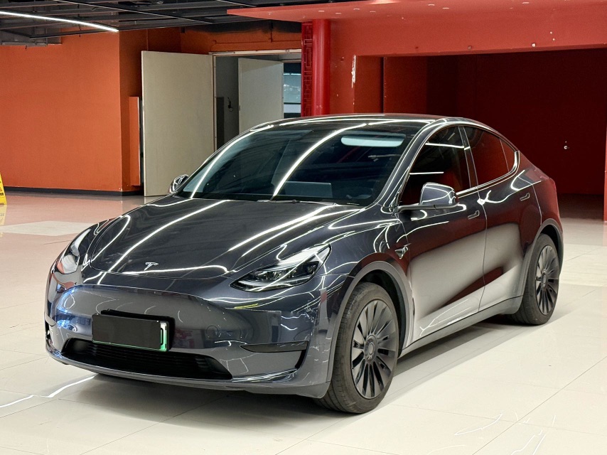 Tesla Model Y 2024 immagine di auto 