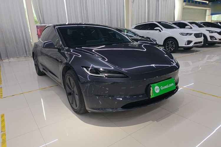 Tesla Model 3 2025 car image #4