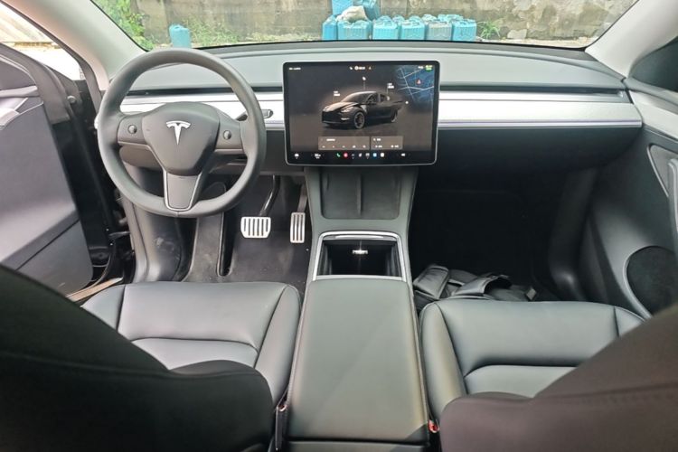 Tesla Model Y 2023 #10 Tesla Model Y 2023 car image #10