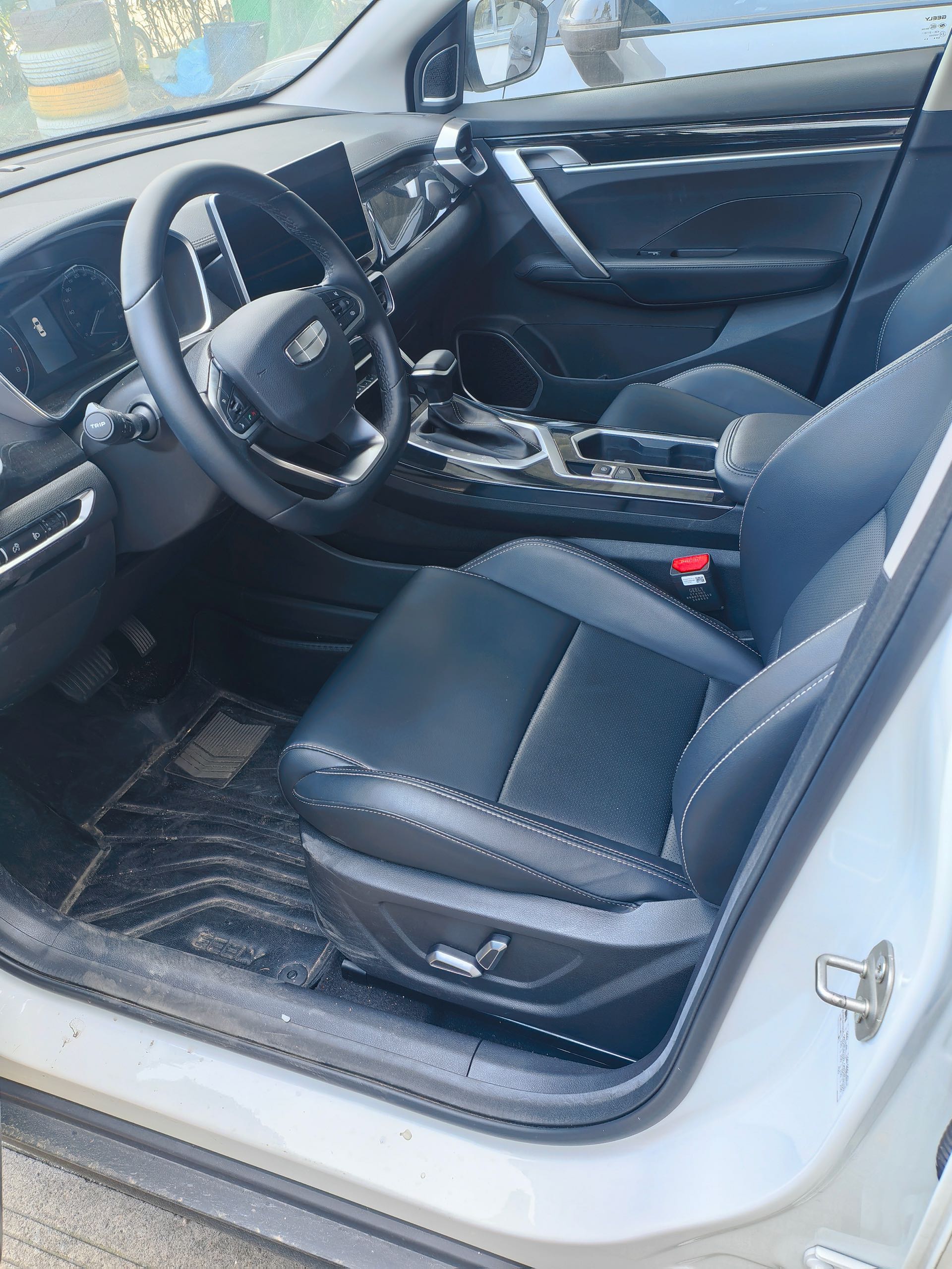 GEELY Coolray 2025 #4 GEELY Coolray 2025 car image #4