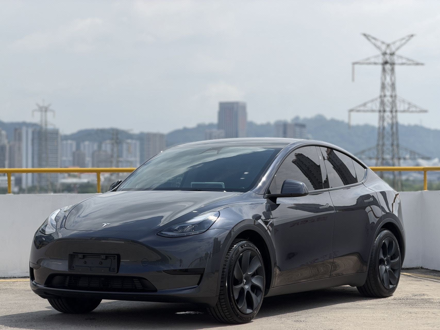 Tesla Model Y 2025 car image 