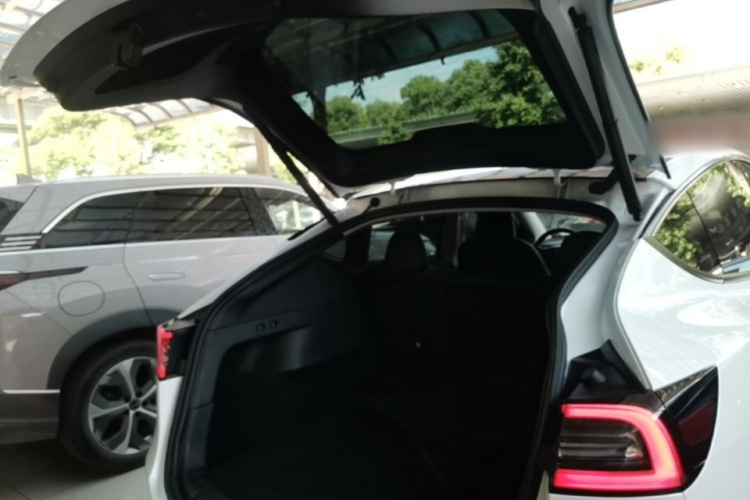 Tesla Model Y 2024 car image #24