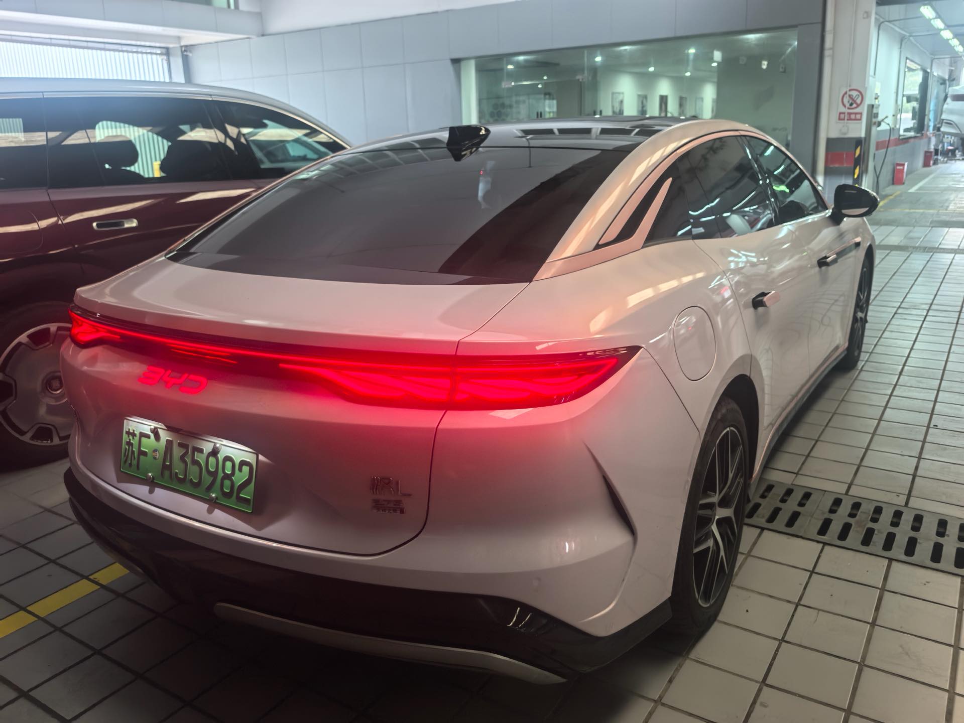 BYD HanL 2025 car image #2