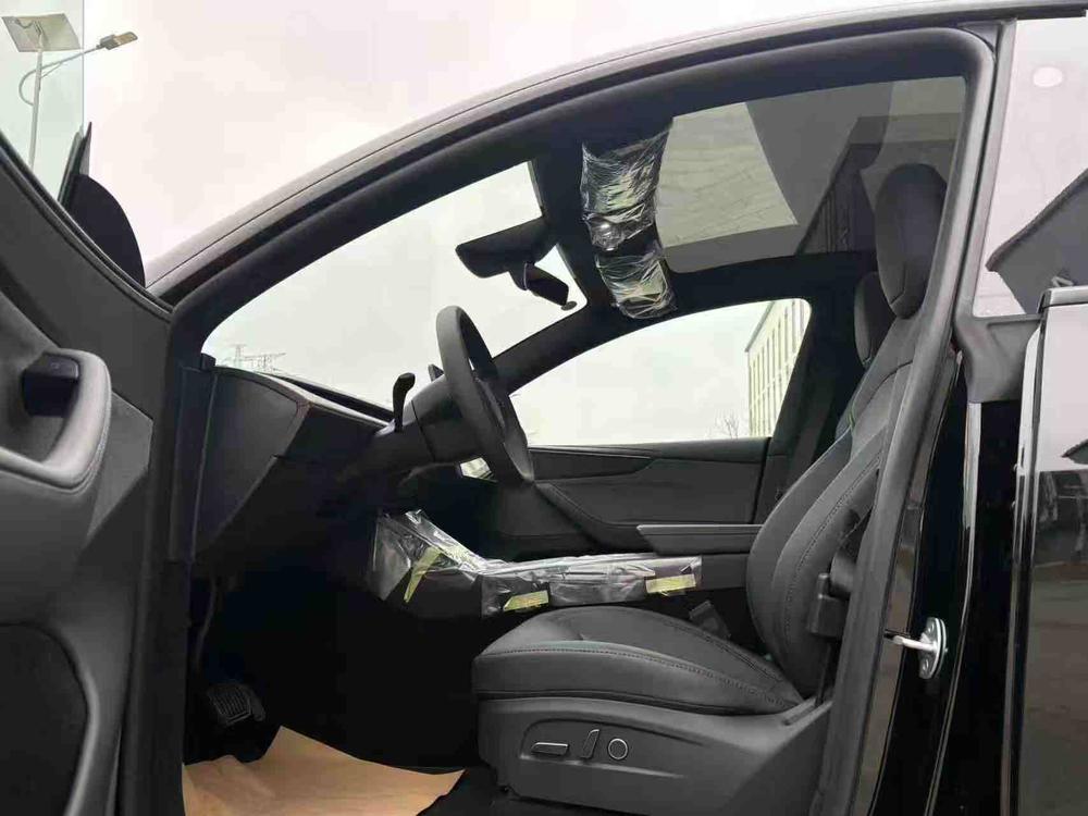 Tesla Model Y 2026 car image #8