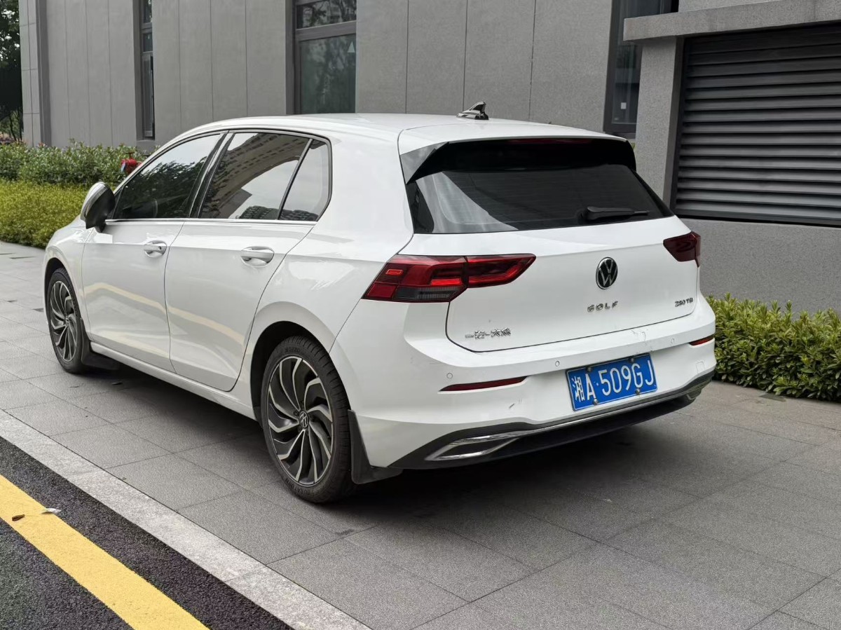 Volkswagen Golf 2022 car image #4