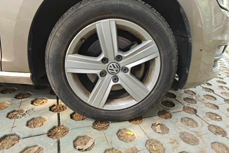 Volkswagen Golf 2015 car image #9