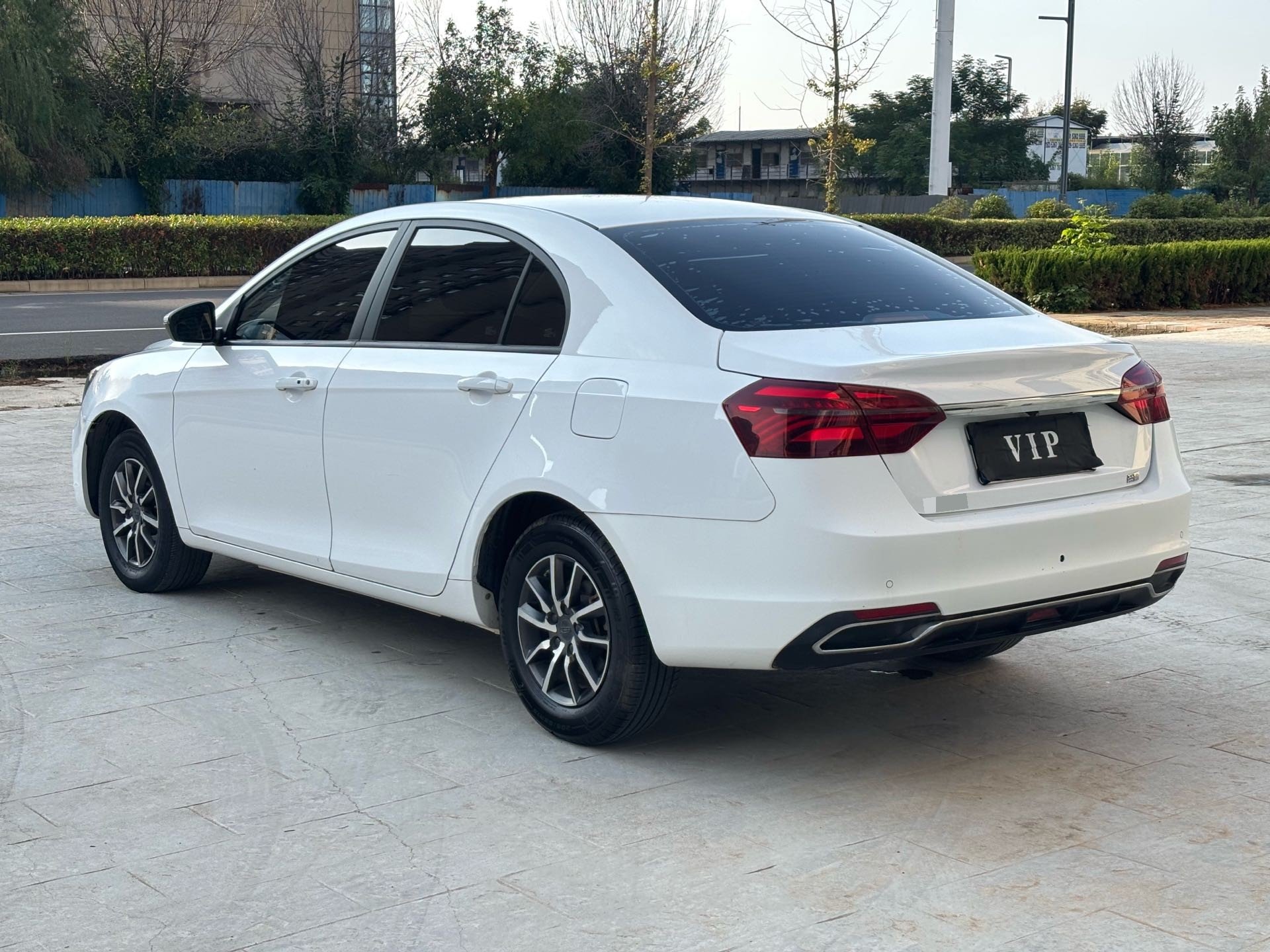 GEELY Emgrand 2019 car image #11