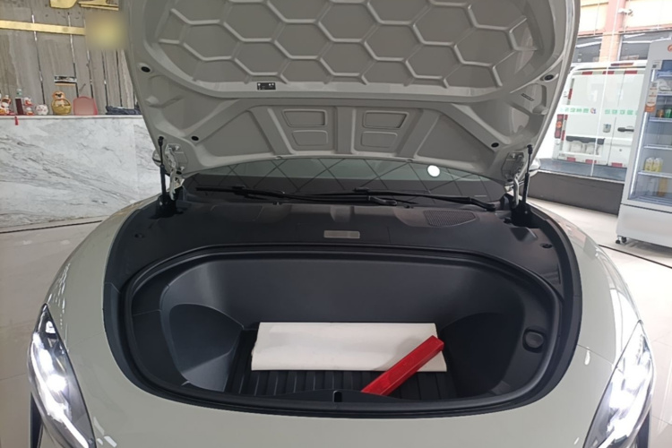 MI SU7 2024 immagine di auto #20
