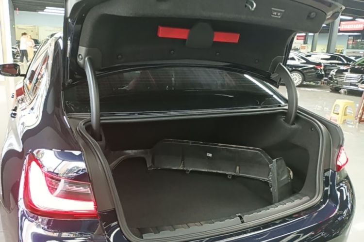 BMW 3 Series 2024 car image #19