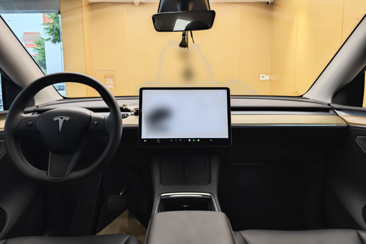 Tesla Model Y 2023 #26 Tesla Model Y 2023 car image #26