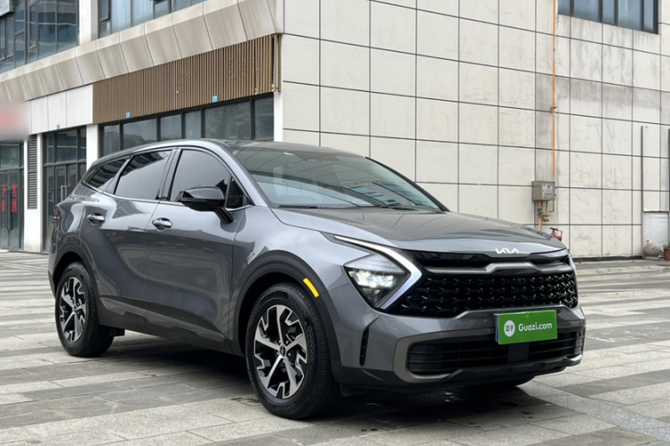 Kia Sportage 2025 immagine di auto #5