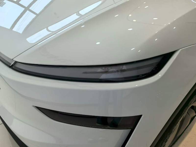 Tesla Model Y 2026 car image #5