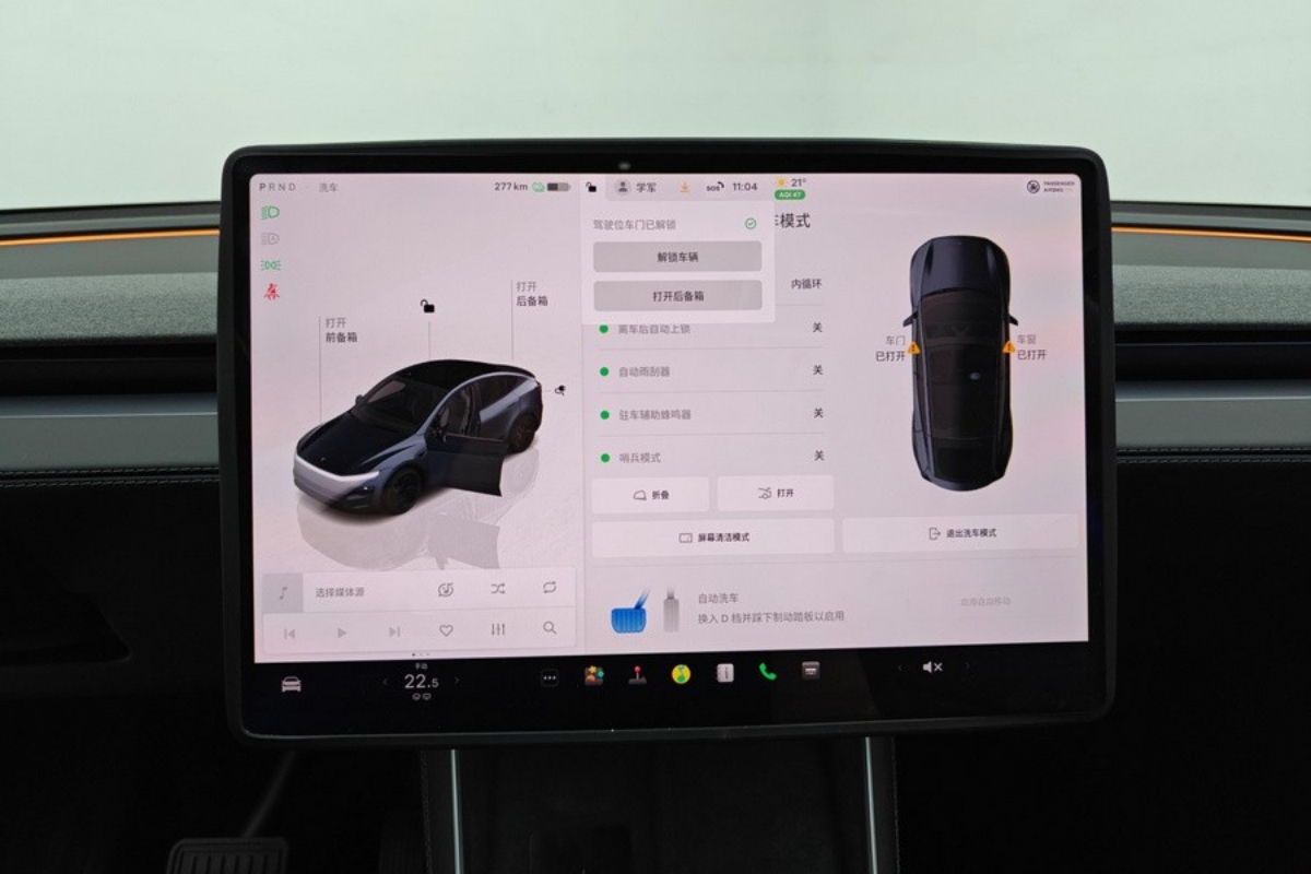 Tesla Model Y 2025 car image #7