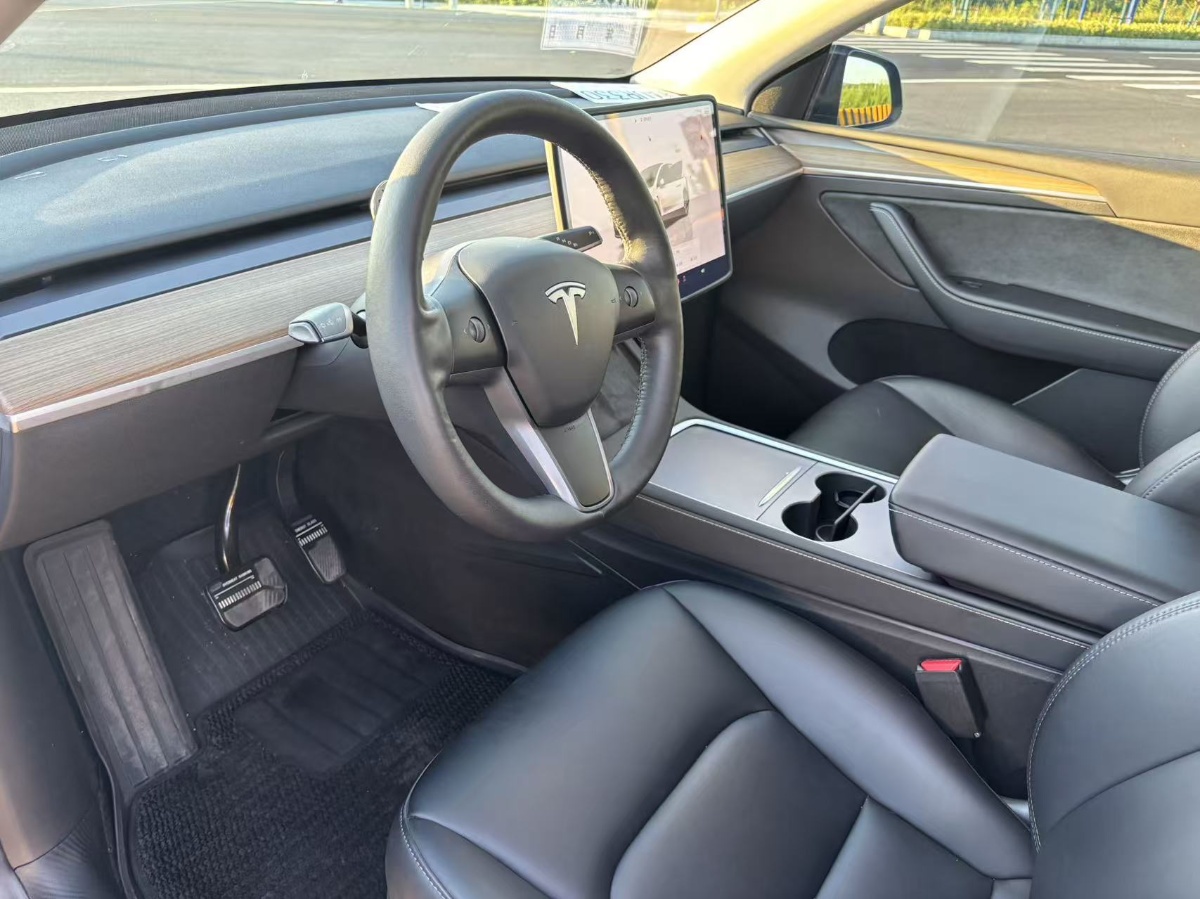 Tesla Model Y 2023 #4 Tesla Model Y 2023 car image #4
