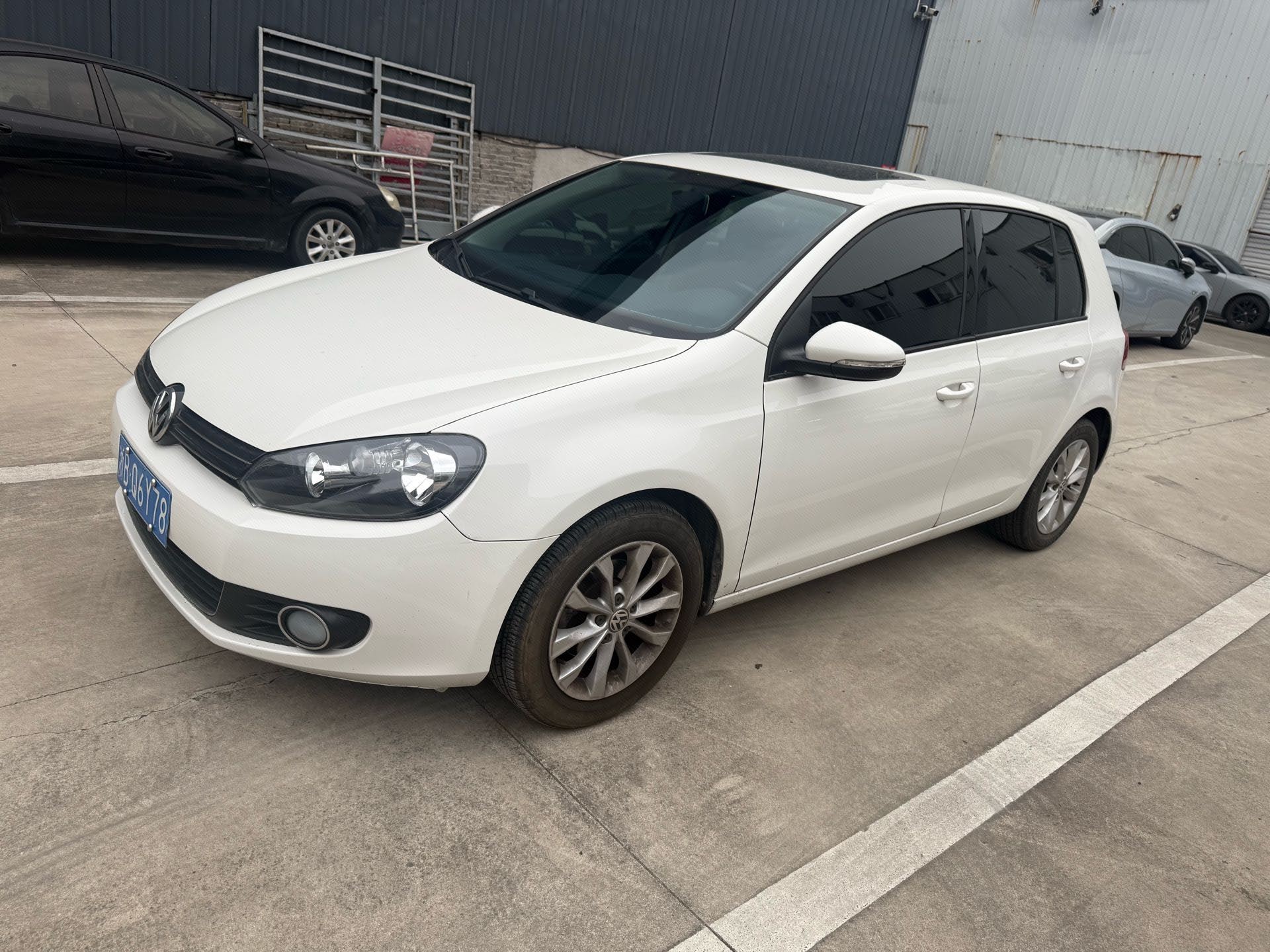 Volkswagen Golf 2014 Volkswagen Golf 2014 car image