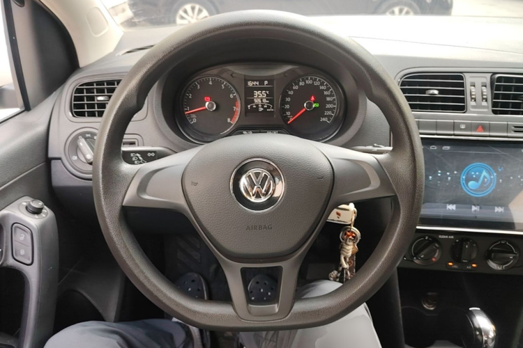 Volkswagen Polo 2017 car image #11