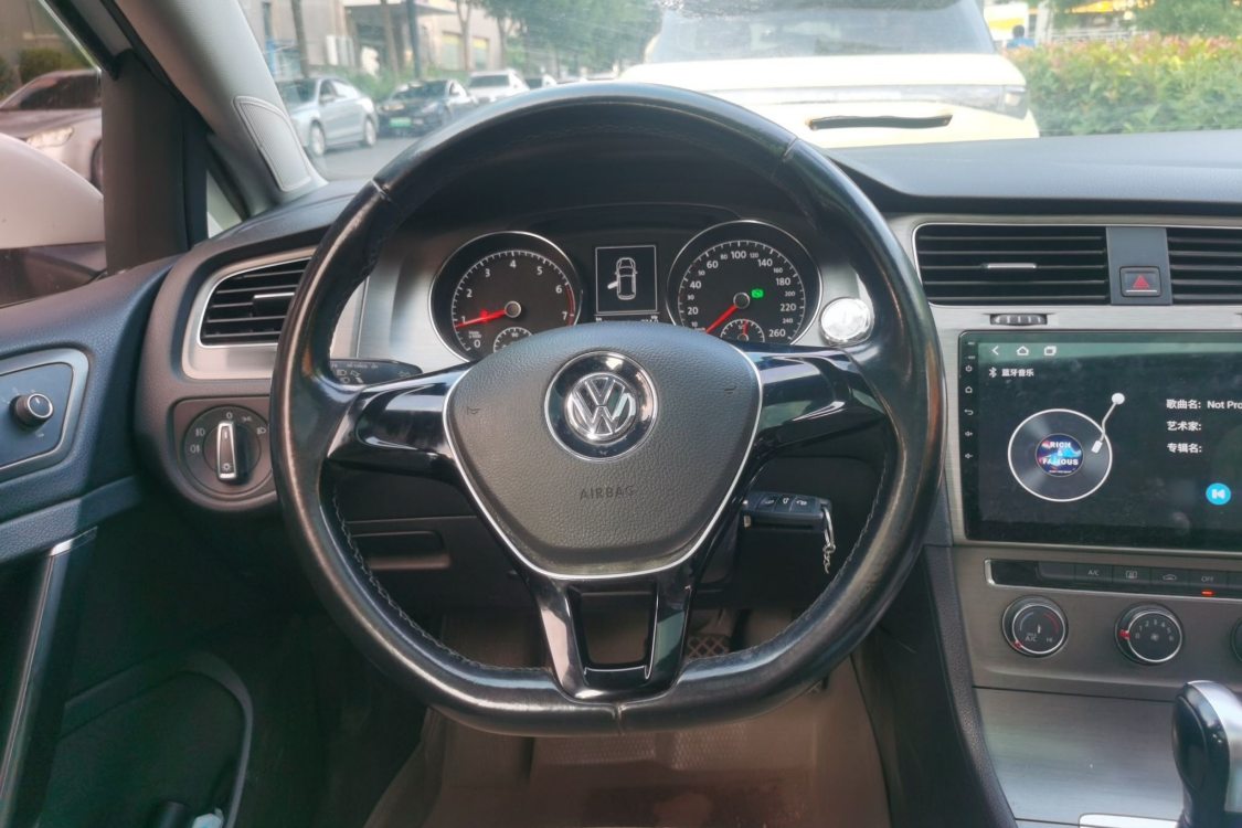 Volkswagen Golf 2015 car image #22
