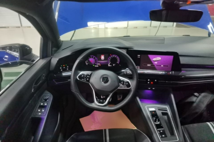 Volkswagen Golf 2021 car image #11
