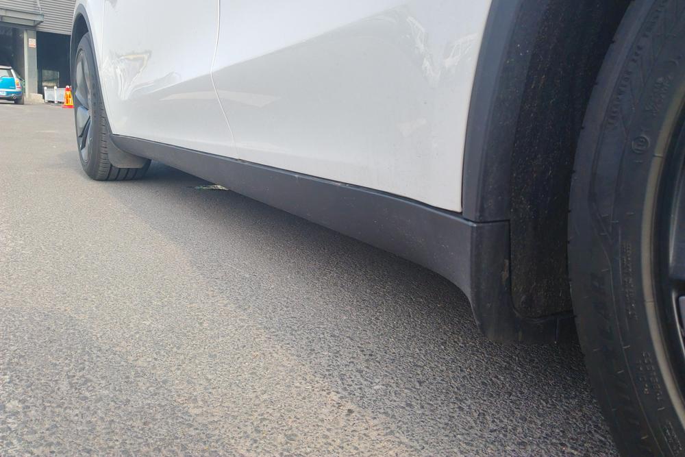 Tesla Model Y 2025 car image #11