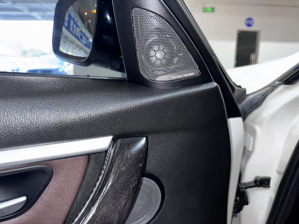 BMW 3 Series 2018 car image #8