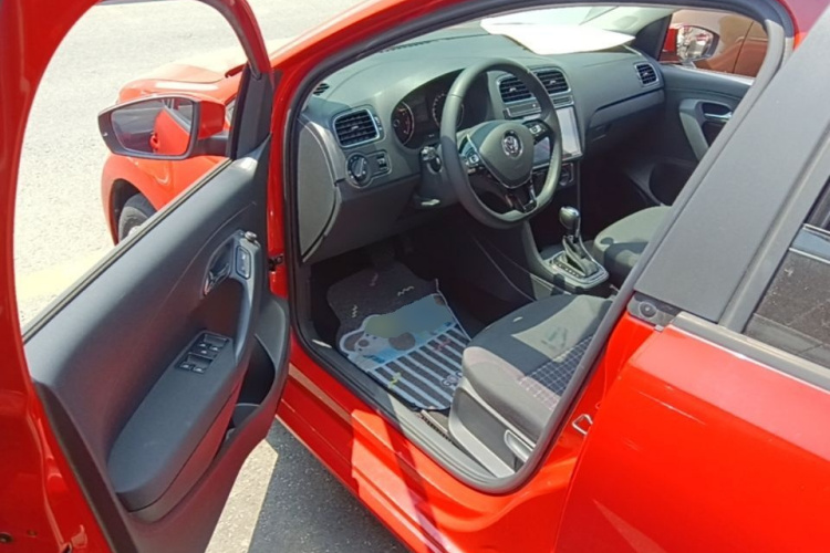 Volkswagen Polo 2018 car image #14
