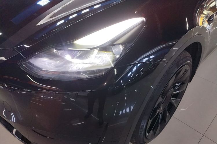 Tesla Model Y 2022 car image #23