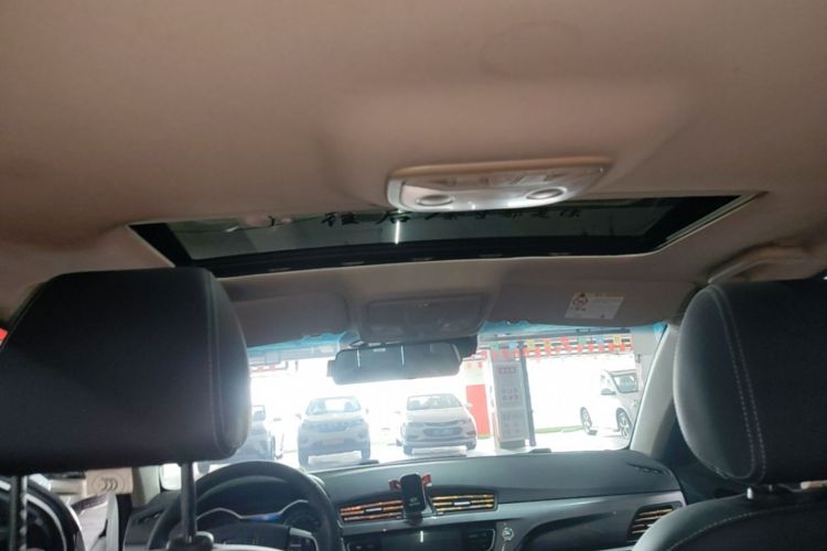 GEELY Emgrand 2018 car image #18