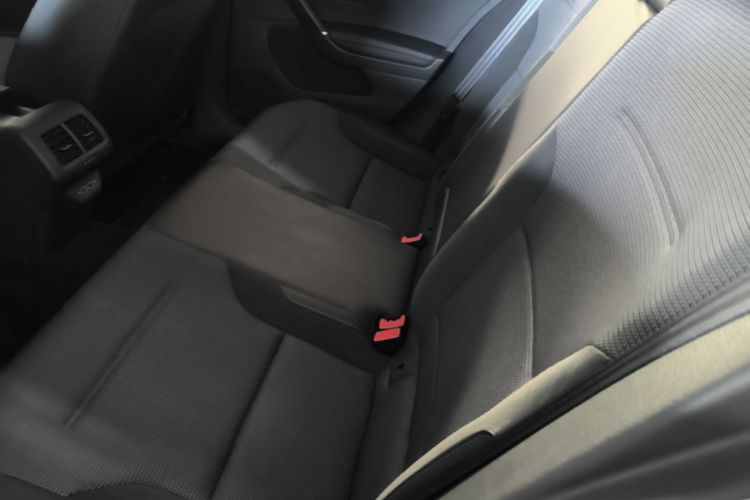 Volkswagen Golf 2019 car image #17