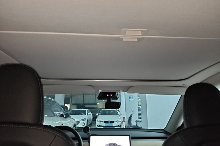 Tesla Model Y 2023 car image #20